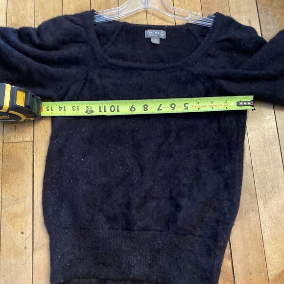 Cupcake Sweater Women’s Size XS Black Scoop Neck Pullover Lightweight - Picture 8 of 9